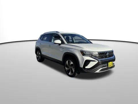 Photos of 2024 Volkswagen Taos 1.5T SE for sale in Auburn, WA at Auburn Volkswagen