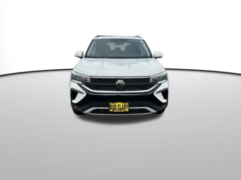 Photos of 2024 Volkswagen Taos 1.5T SE for sale in Auburn, WA at Auburn Volkswagen