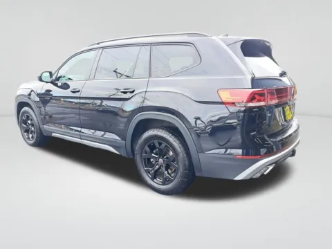 Another view of 2024 Volkswagen Atlas 2.0T Peak Edition SE w/Technology for sale in Auburn, WA at Auburn Volkswagen