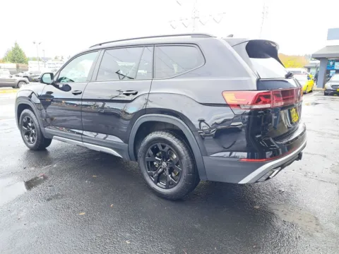 Another view of 2024 Volkswagen Atlas 2.0T Peak Edition SE w/Technology for sale in Auburn, WA at Auburn Volkswagen