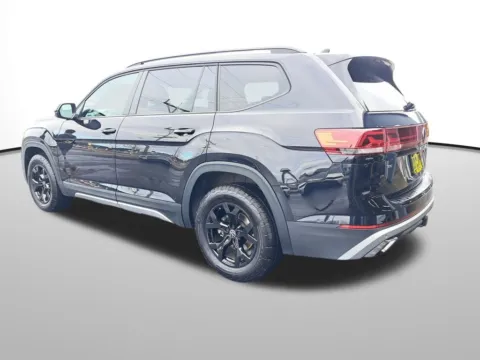 Another view of 2024 Volkswagen Atlas 2.0T Peak Edition SE w/Technology for sale in Auburn, WA at Auburn Volkswagen