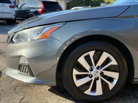 More photos of 2021 Nissan Altima 2.5 S Sedan 4D at Wanted Cars, FL