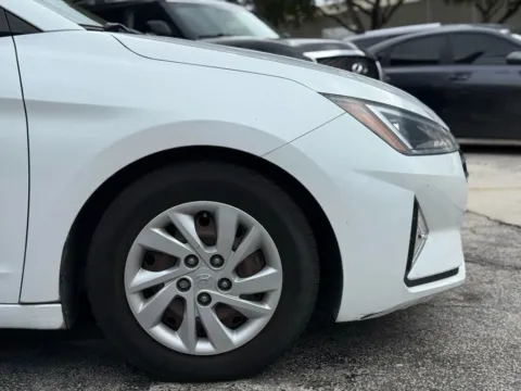 More photos of 2019 Hyundai Elantra SE Sedan 4D at Wanted Cars, FL