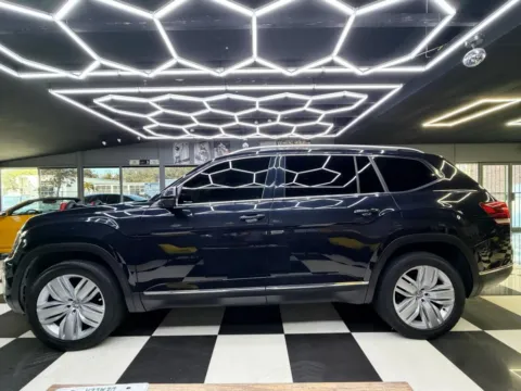 Photos of 2018 Volkswagen Atlas SEL Premium 4Motion Sport Utility 4D for sale in North Miami Beach, FL at Wanted Cars