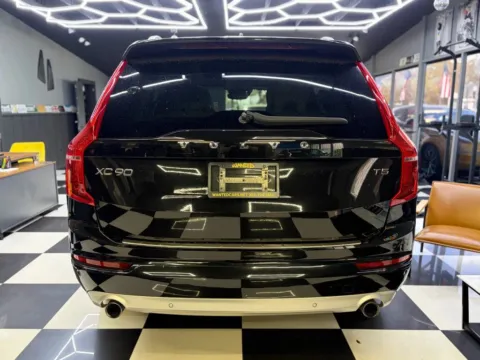 More photos of 2019 Volvo XC90 T5 Momentum Sport Utility 4D at Wanted Cars, FL