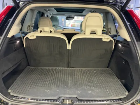 More photos of 2019 Volvo XC90 T5 Momentum Sport Utility 4D at Wanted Cars, FL