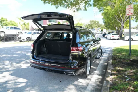 More photos of 2021 Volkswagen Atlas SE w/Tech Pkg Sport Utility 4D at Wanted Cars, FL