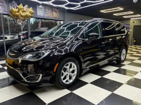 Black 2017 Chrysler Pacifica Touring-L Minivan 4D for sale in North Miami Beach, FL