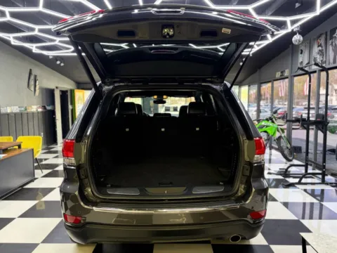 More photos of 2018 Jeep Grand Cherokee Limited Sport Utility 4D at Wanted Cars, FL