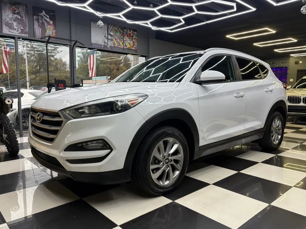 White 2018 Hyundai Tucson SEL Sport Utility 4D for sale in North Miami Beach, FL
