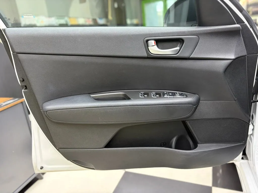 2016 Kia Optima LX - Photo 19