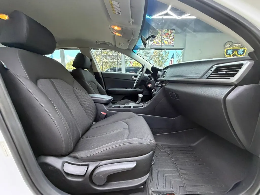 2016 Kia Optima LX - Photo 38