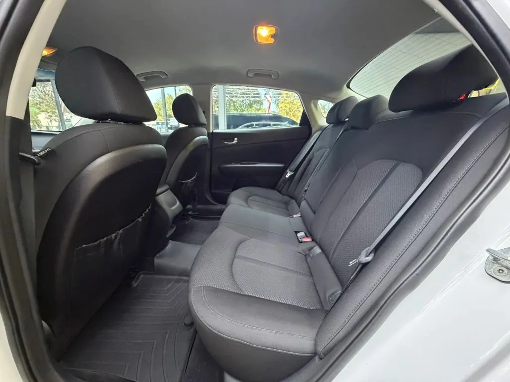 2016 Kia Optima LX - Photo 17