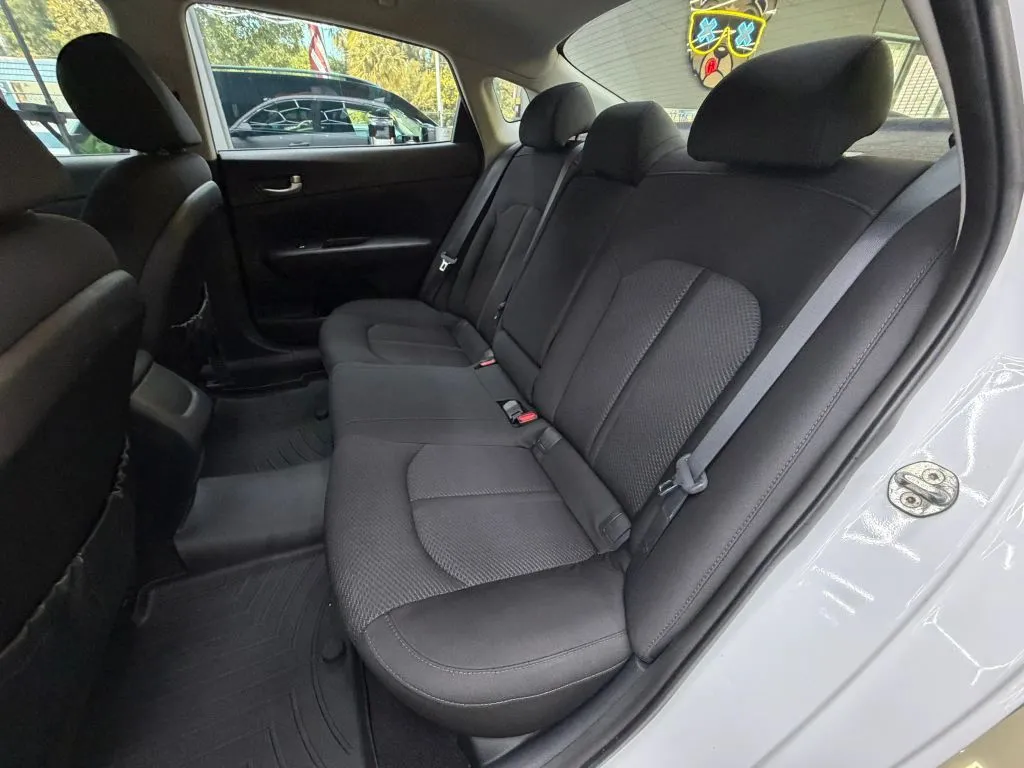 2016 Kia Optima LX - Photo 18