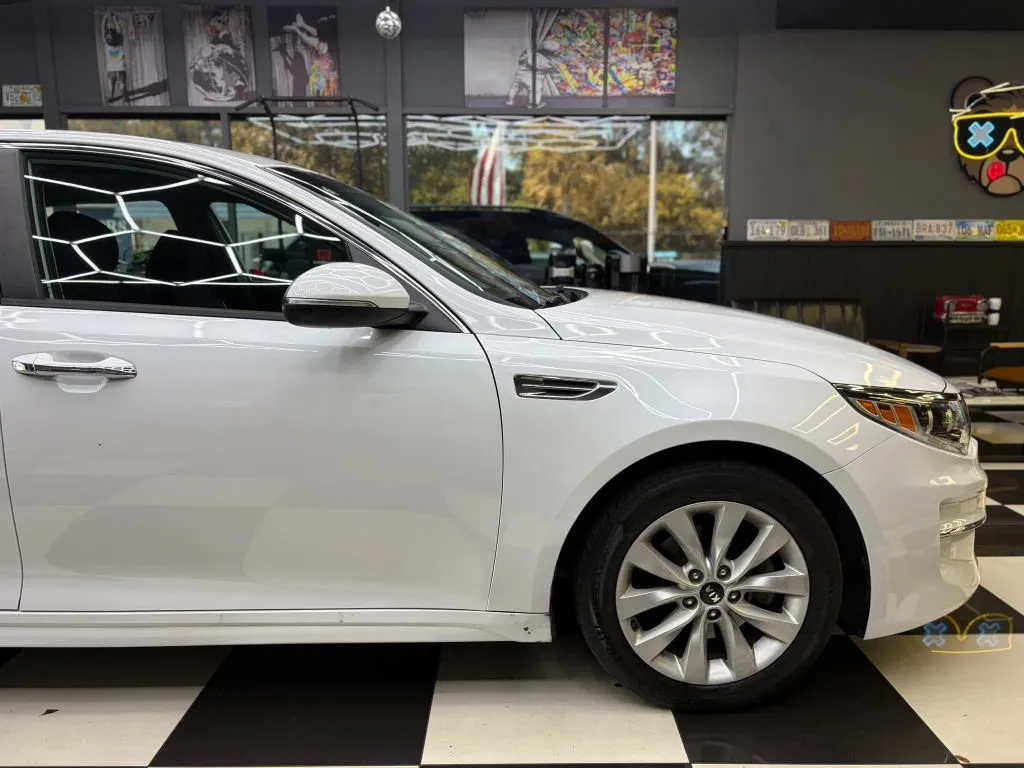 2016 Kia Optima LX - Photo 11