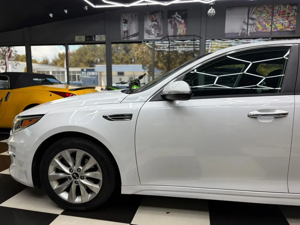 2016 Kia Optima LX - Photo 6