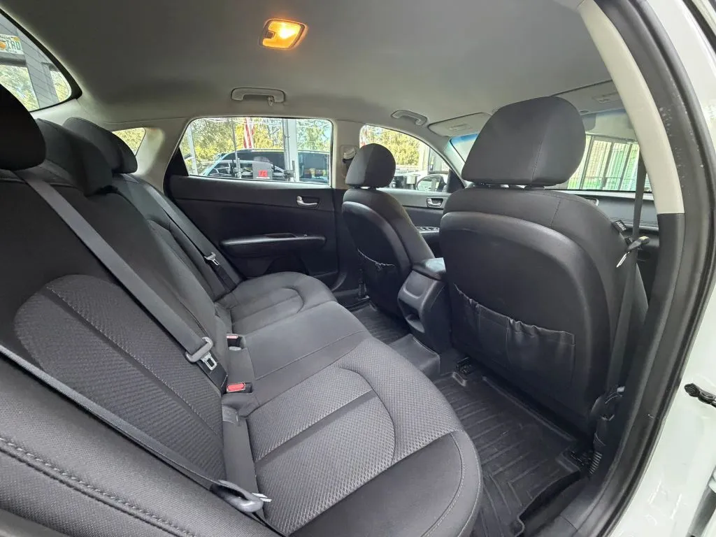 2016 Kia Optima LX - Photo 32