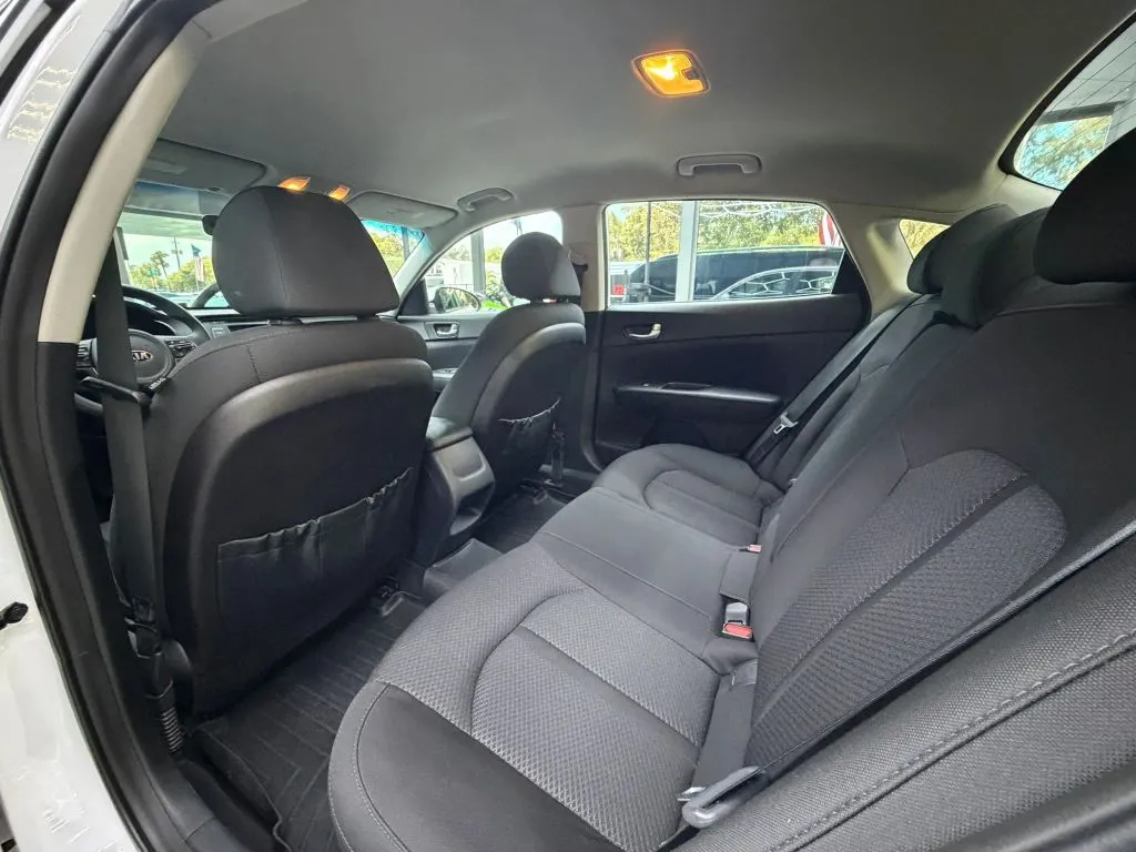 2016 Kia Optima LX - Photo 16
