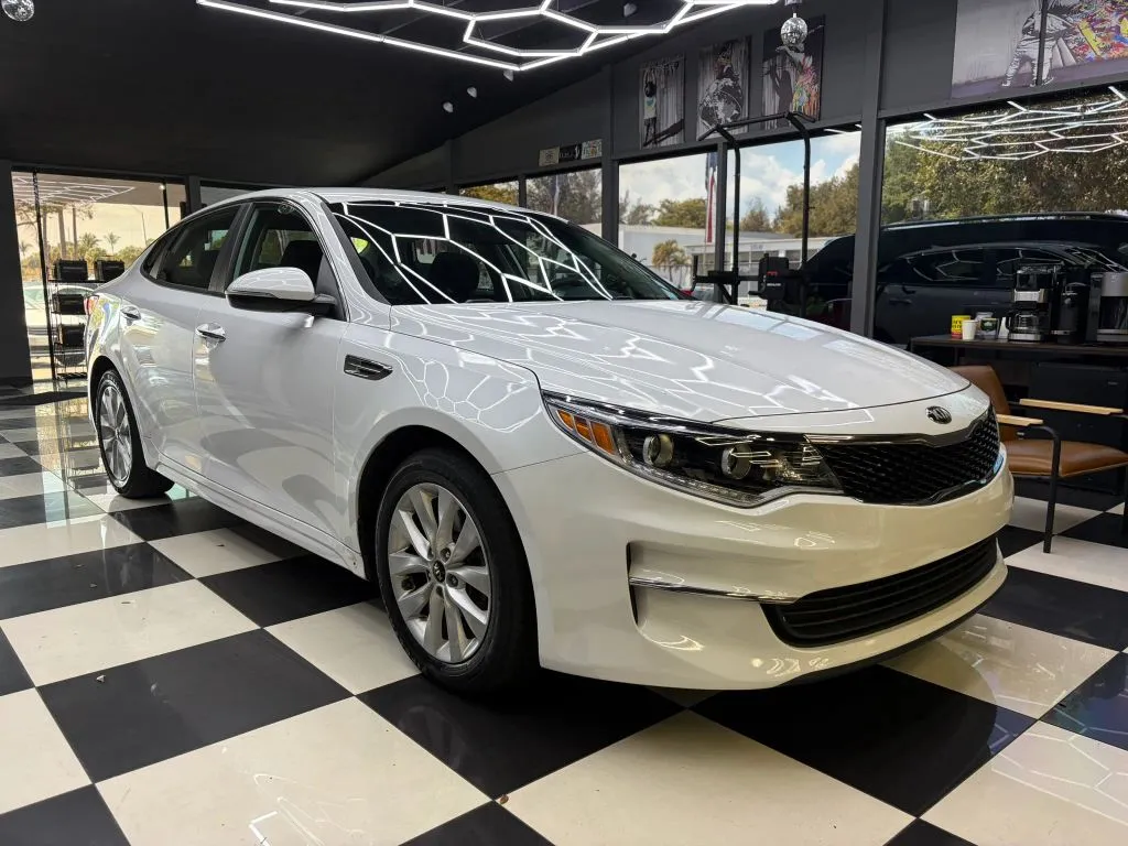2016 Kia Optima LX - Photo 7