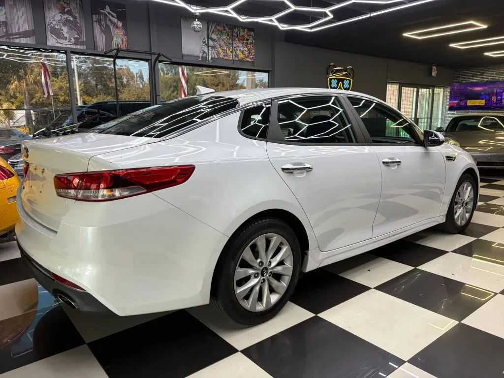 2016 Kia Optima LX - Photo 9