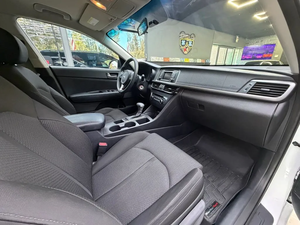 2016 Kia Optima LX - Photo 37