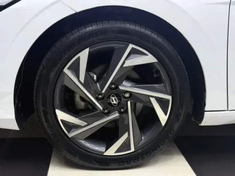 More photos of 2024 Hyundai Elantra SEL Sedan 4D at Wanted Cars, FL