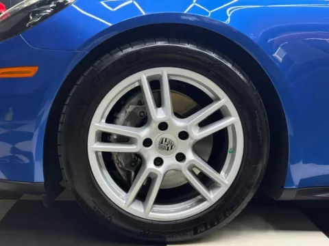 More photos of 2018 Porsche Panamera Sedan 4D at Wanted Cars, FL