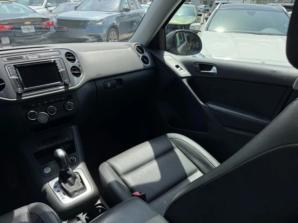 2016 Volkswagen Tiguan SE Sport photo 12