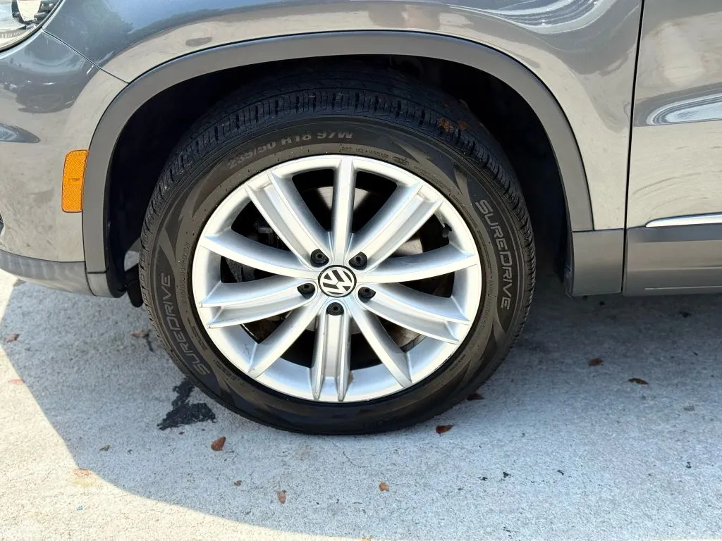 2016 Volkswagen Tiguan SE Sport photo 14