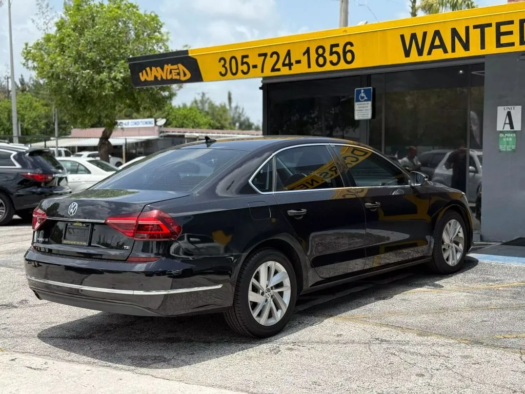 2018 Volkswagen Passat 2.0T photo 8