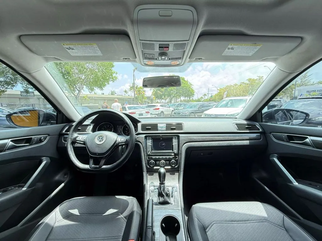 2018 Volkswagen Passat 2.0T photo 11