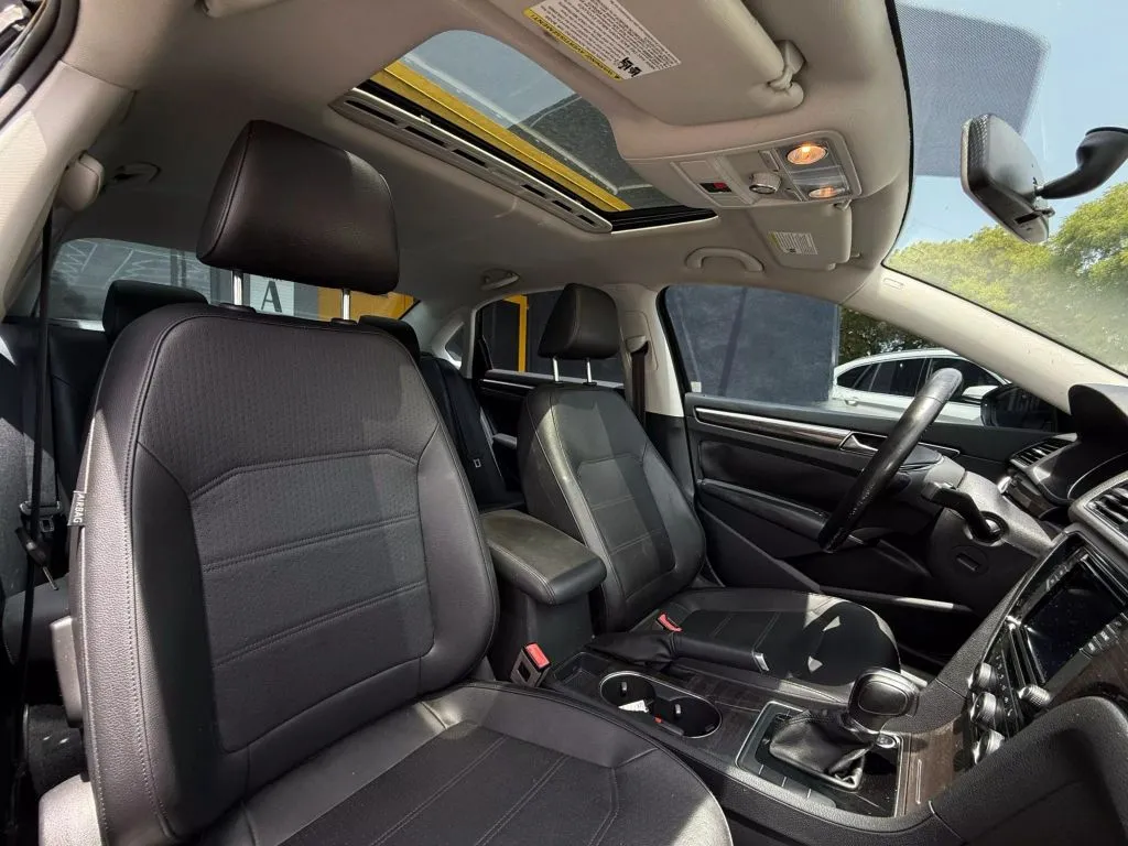 2018 Volkswagen Passat 2.0T photo 10