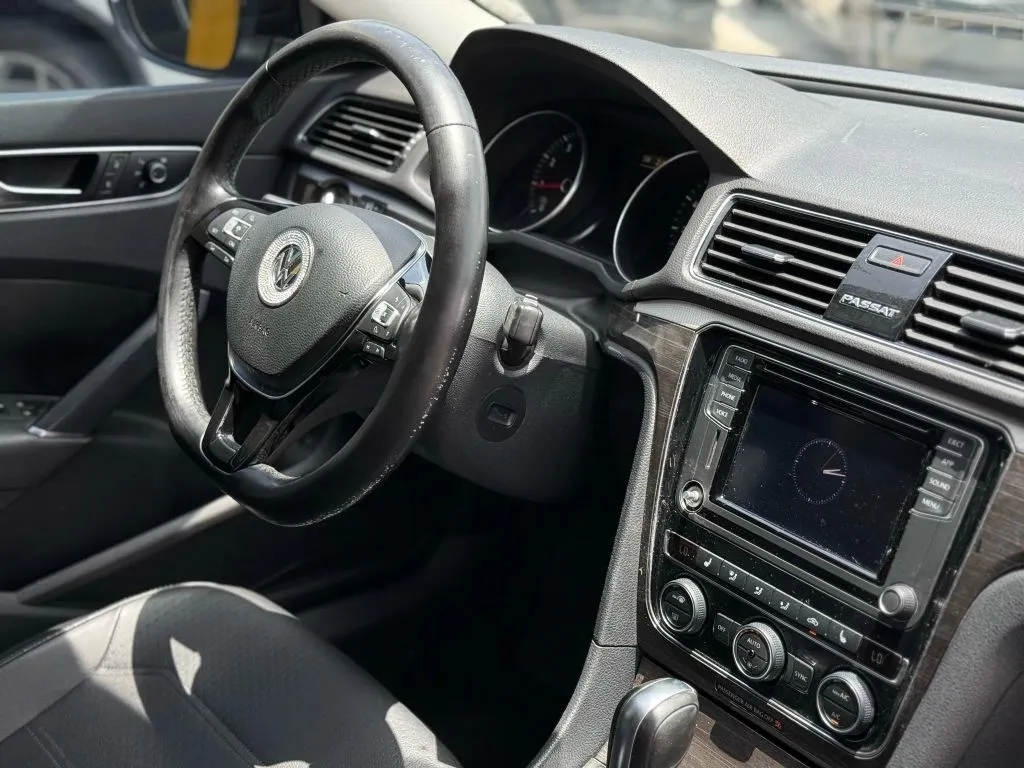 2018 Volkswagen Passat 2.0T photo 15