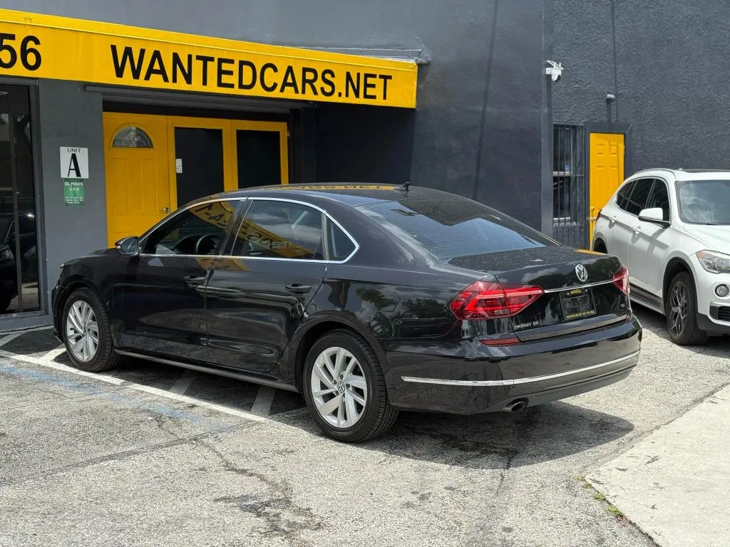 2018 Volkswagen Passat 2.0T photo 2