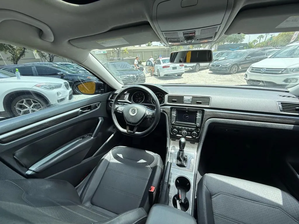 2018 Volkswagen Passat 2.0T photo 12