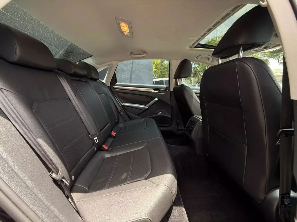 2018 Volkswagen Passat 2.0T photo 16