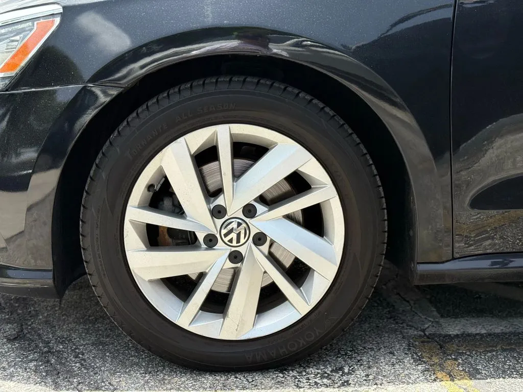 2018 Volkswagen Passat 2.0T photo 6