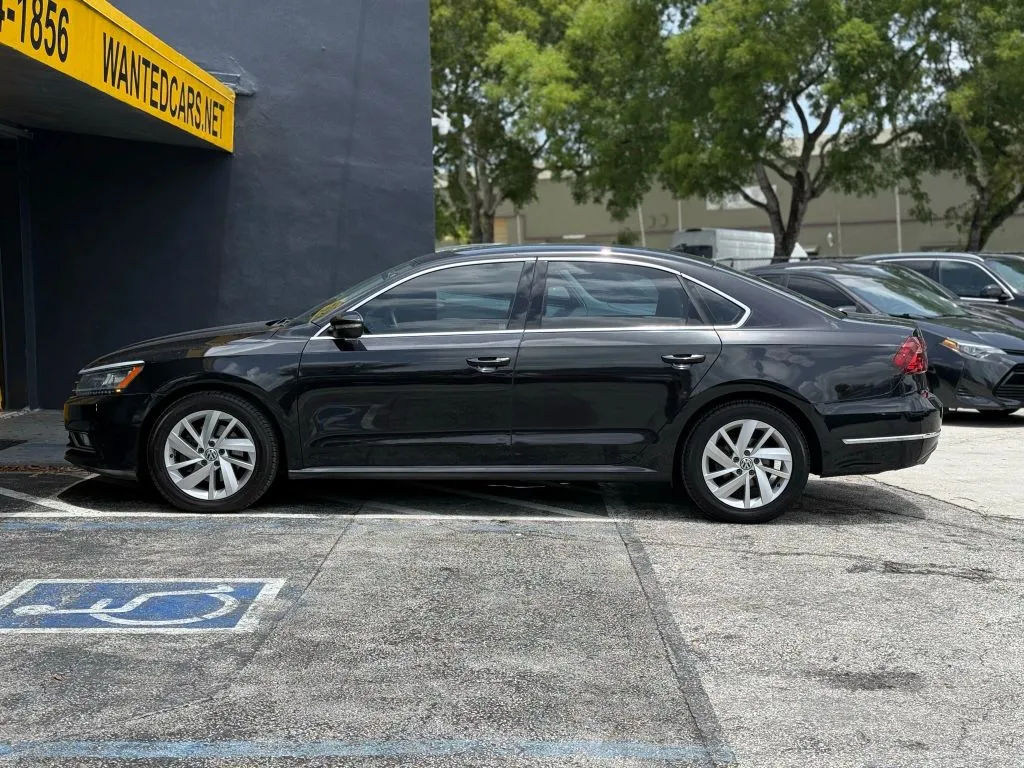 2018 Volkswagen Passat 2.0T photo 9