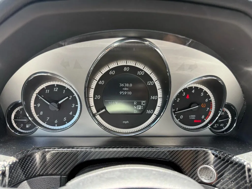 2010 Mercedes Benz E 550 Sedan photo 8