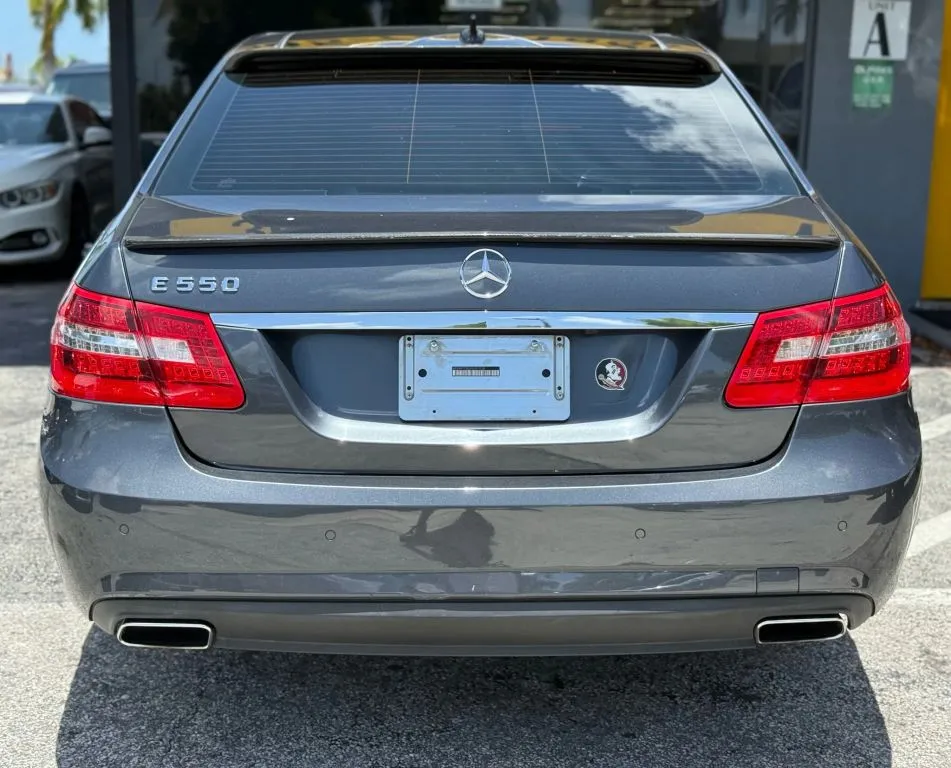 2010 Mercedes Benz E 550 Sedan photo 3