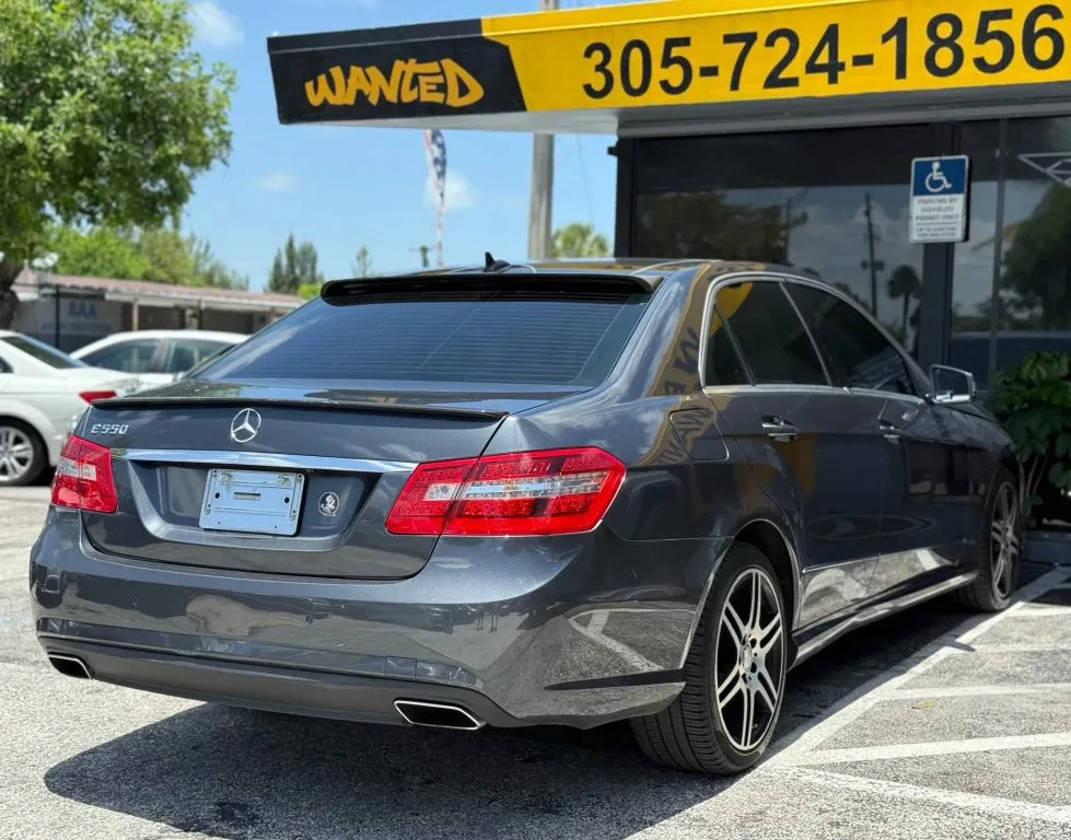 2010 Mercedes Benz E 550 Sedan photo 12