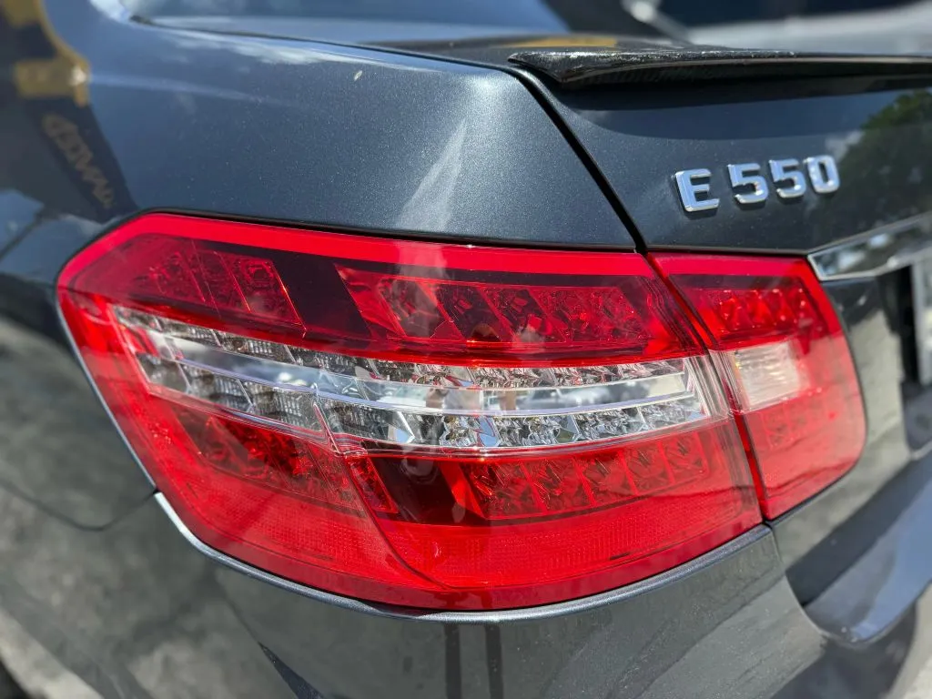 2010 Mercedes Benz E 550 Sedan photo 20