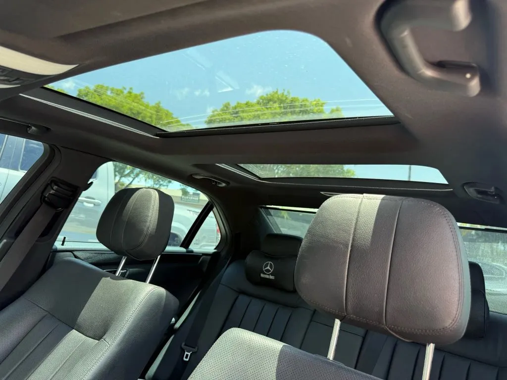 2010 Mercedes Benz E 550 Sedan photo 9