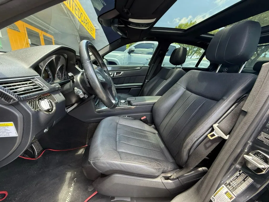2010 Mercedes Benz E 550 Sedan photo 15