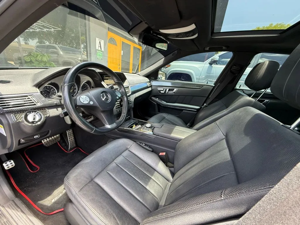 2010 Mercedes Benz E 550 Sedan photo 23