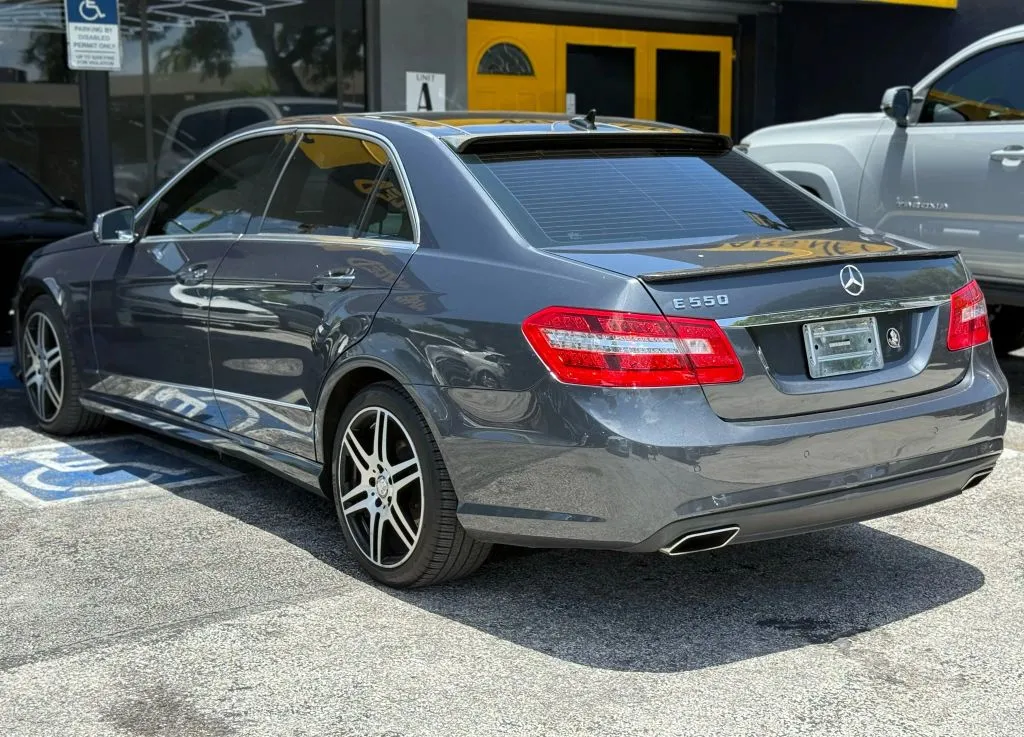 2010 Mercedes Benz E 550 Sedan photo 19