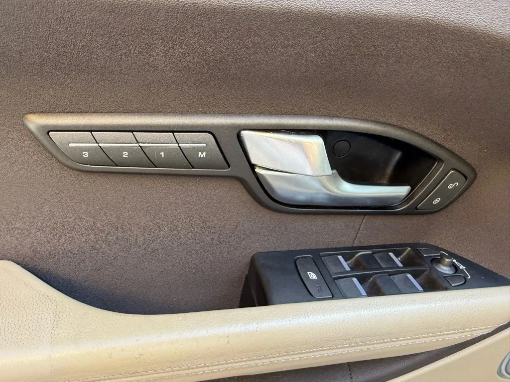 2014 Land Rover Range Rover Evoque Pure Plus photo 6
