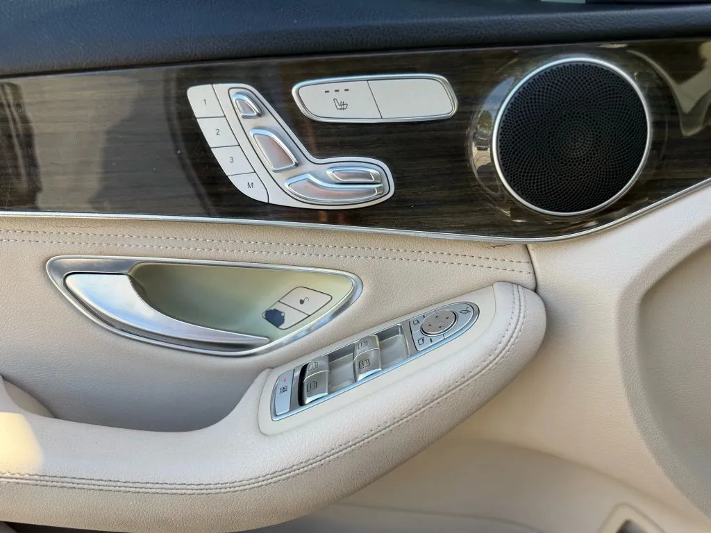 2016 Mercedes Benz C 300 Sedan photo 7