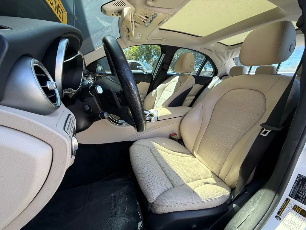2016 Mercedes Benz C 300 Sedan photo 5