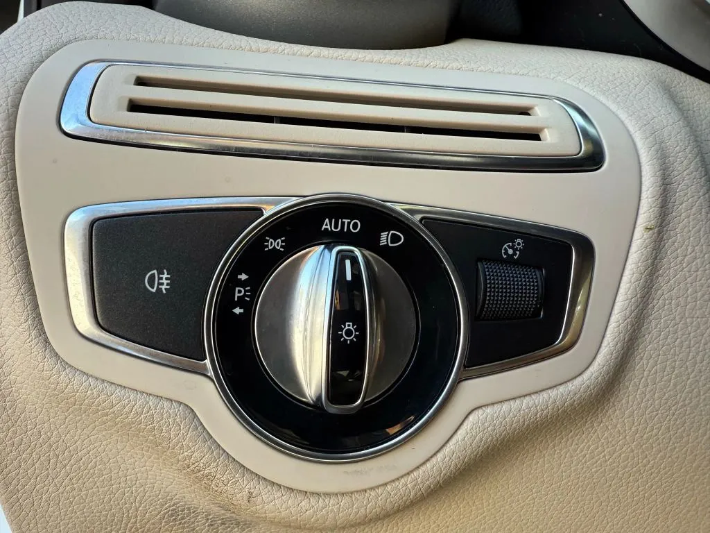 2016 Mercedes Benz C 300 Sedan photo 15